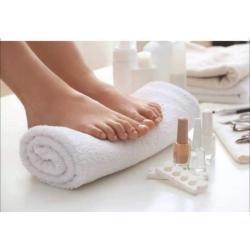 Soin Complet des Pieds & pose de vernis Semi Permanent