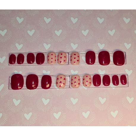 Press on Nails rouge avec petits coeurs