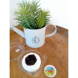 Fromage frais au lait cru de chèvre  à la confiture de myrtille