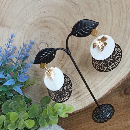 Boucles d'oreilles metal noir,acier et nacre Boucles d'oreilles metal noir,acier et nacre