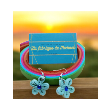 Boucles d'oreilles fleur bleu ciel à perles en papier roulé