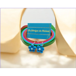 Boucles d'oreilles fleur bleu à perle en papier roulé