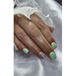 Pose vernis semi permanent mains ou pieds