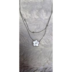 Collier fleur trèfle argenté acier inoxydable