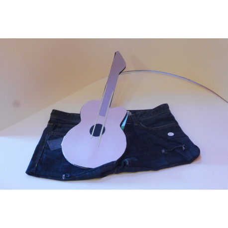 ODE A MA GUITARE
